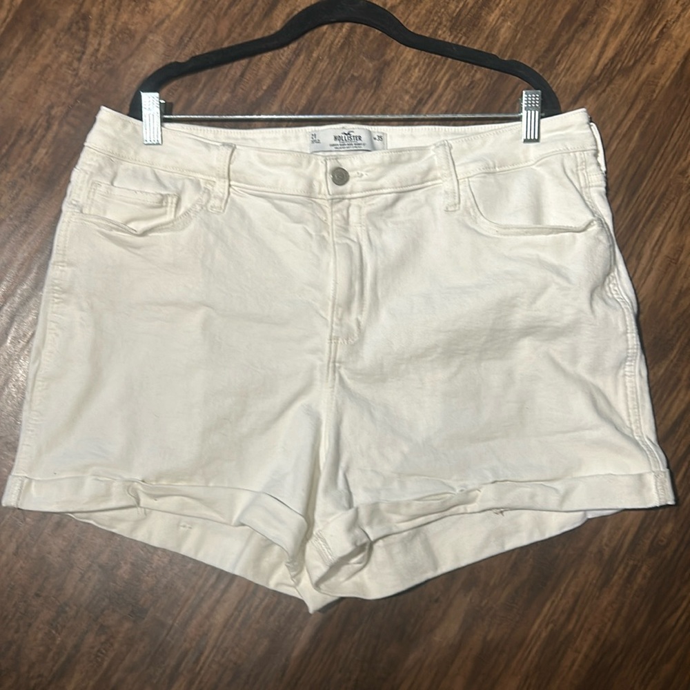 HOLLISTER CURVY HIGH RISE WHITE SHORTS